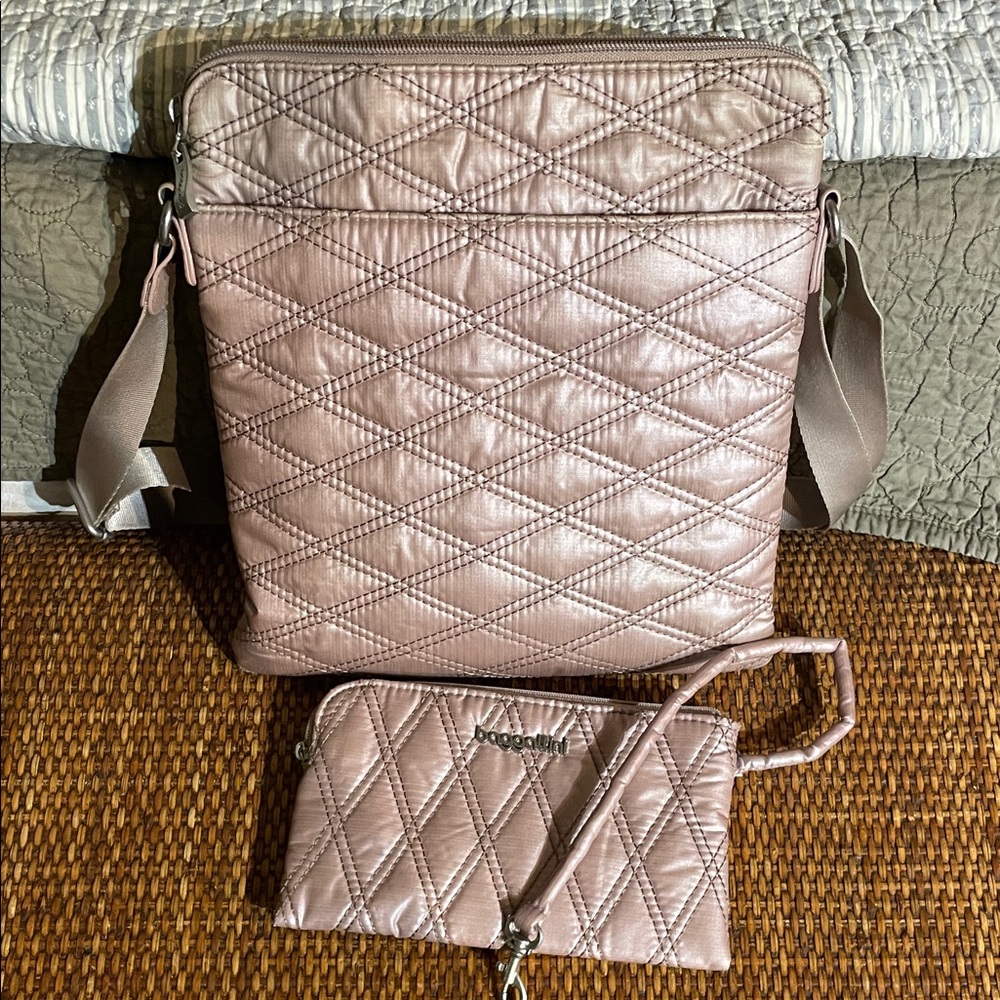 Baggallini Metallic Pink Quilted Crossbody Bag and Wristlet - Picture 5 of 7
